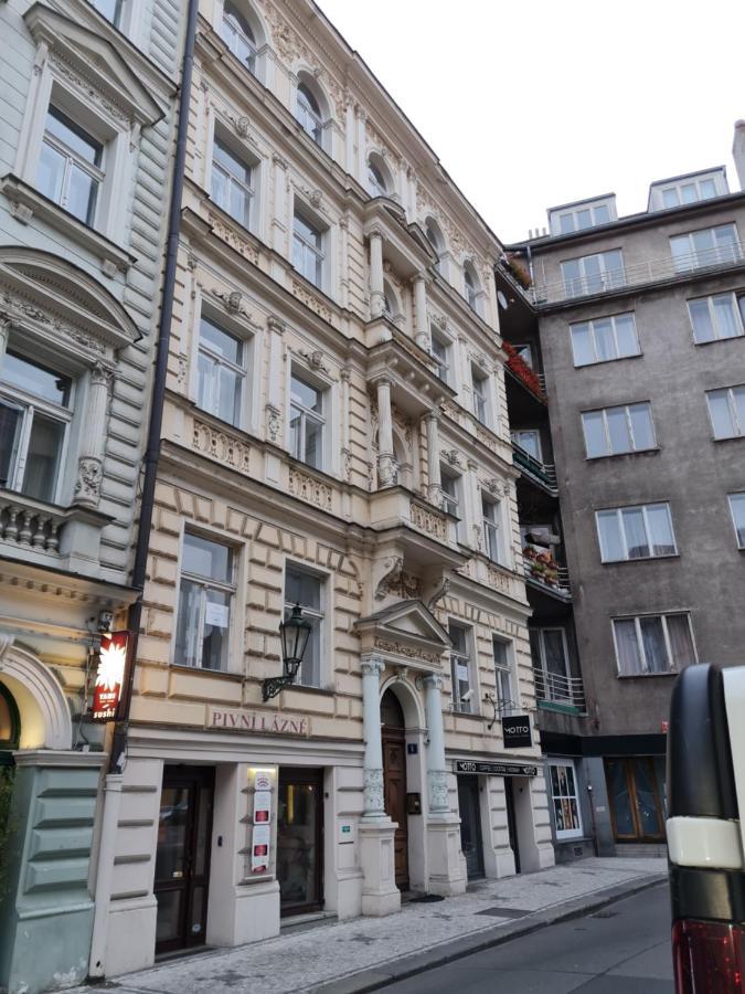 Astronomical Clock Apartments Prague Exterior photo