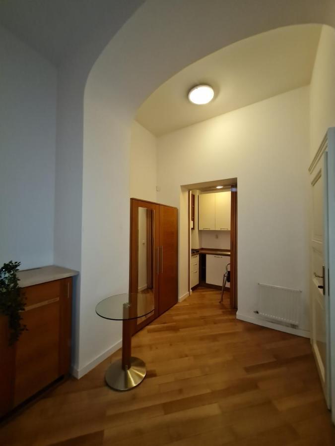Astronomical Clock Apartments Prague Exterior photo