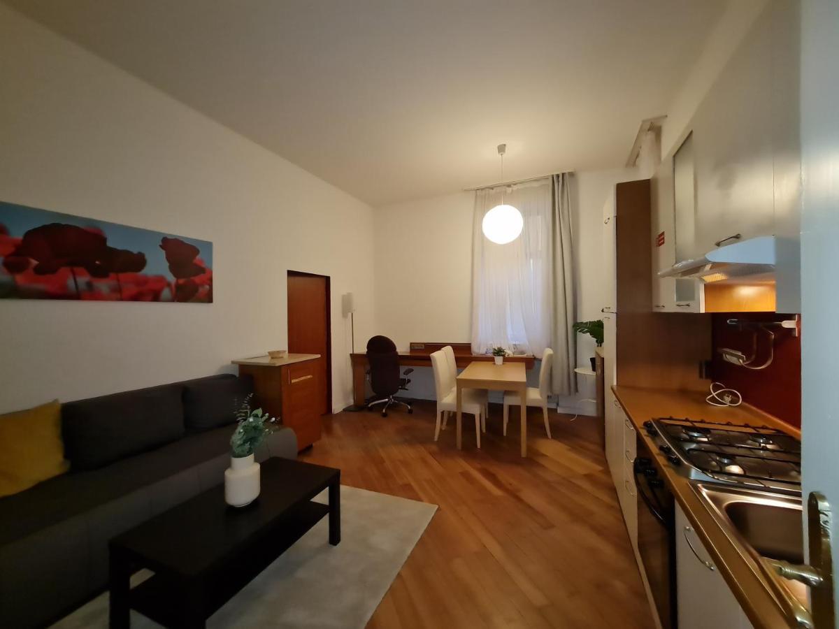 Astronomical Clock Apartments Prague Exterior photo