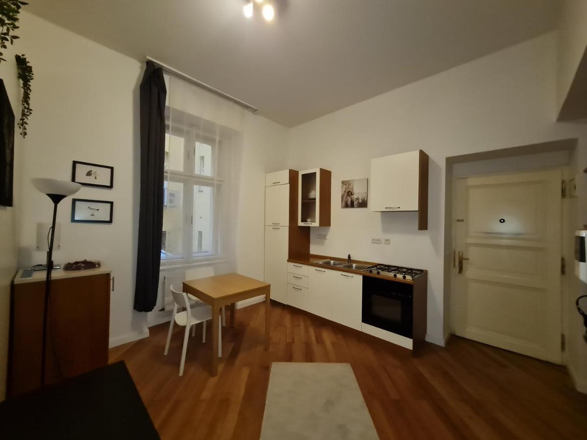 Astronomical Clock Apartments Prague Exterior photo